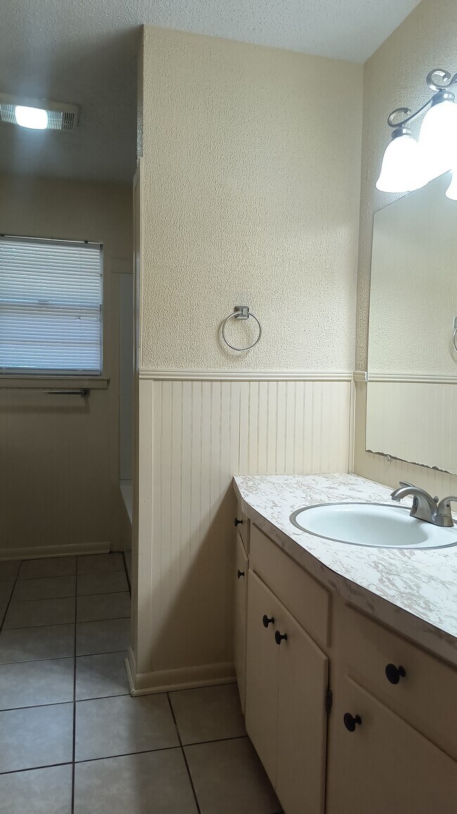 Building Photo - 7211 Rustic Cir
