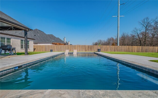 Building Photo - 605 Stone Ridge St