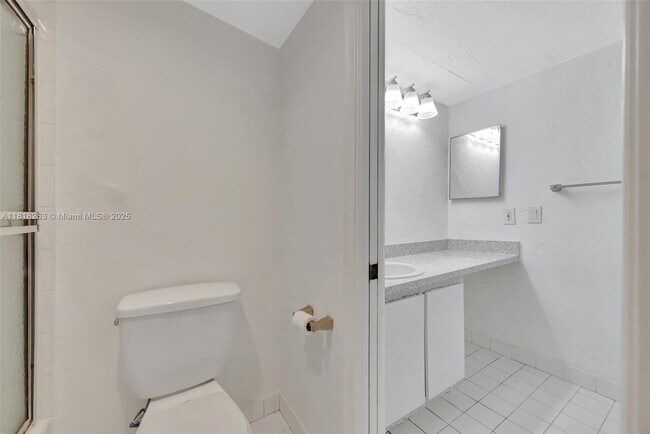 Building Photo - 6890 N Kendall Dr