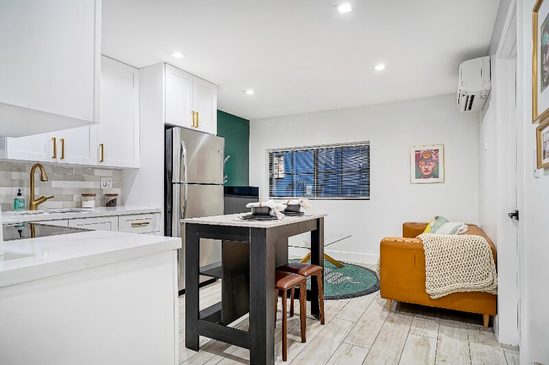 Building Photo - 1718 SW 11th St