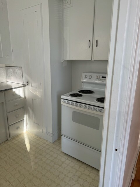 Building Photo - 17 Church St