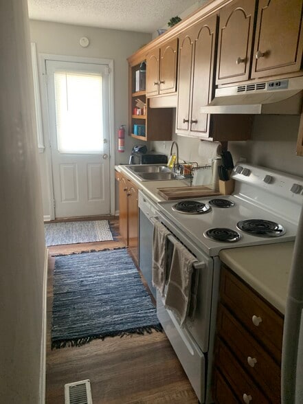 Building Photo - 1843 Devine Street