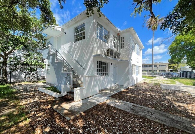 Building Photo - 1945 Marseille Dr