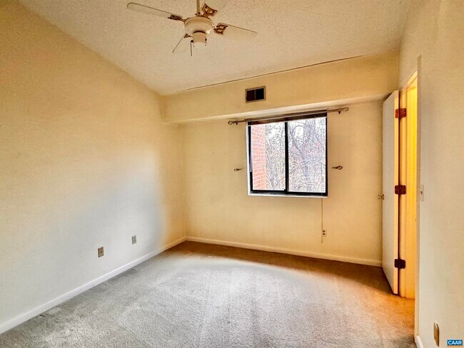 Building Photo - 125 Turtle Creek Rd