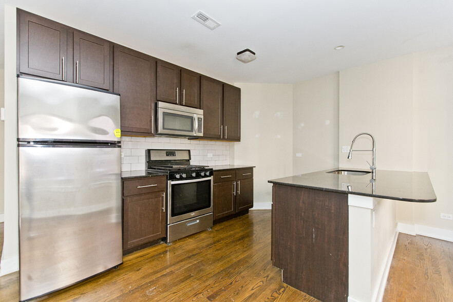 Primary Photo - 5056 N Winchester Ave