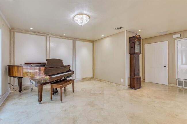 Building Photo - 6800 Falcata Cove