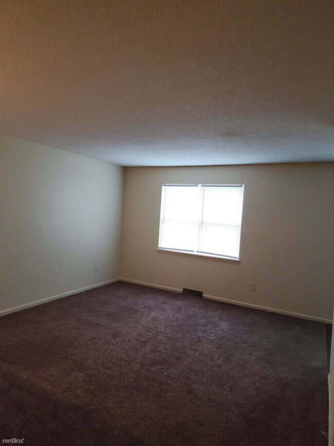 Building Photo - 3 br, 1.5 bath Duplex - 8 Hawthorne Place 10