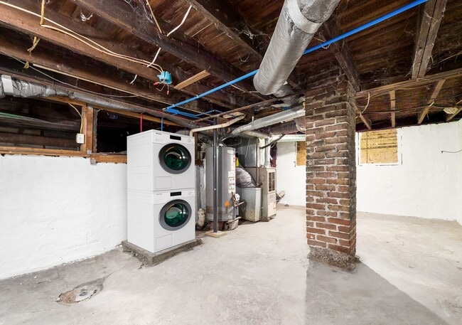Building Photo - 409 E Markison Ave