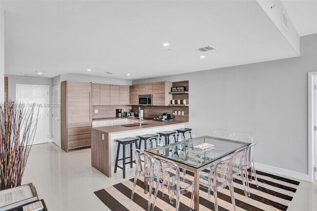 Building Photo - 400 Sunny Isles Blvd