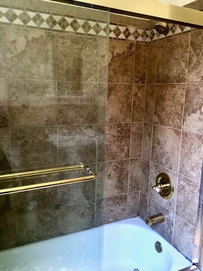 Building Photo - 1470 Mohican Dr