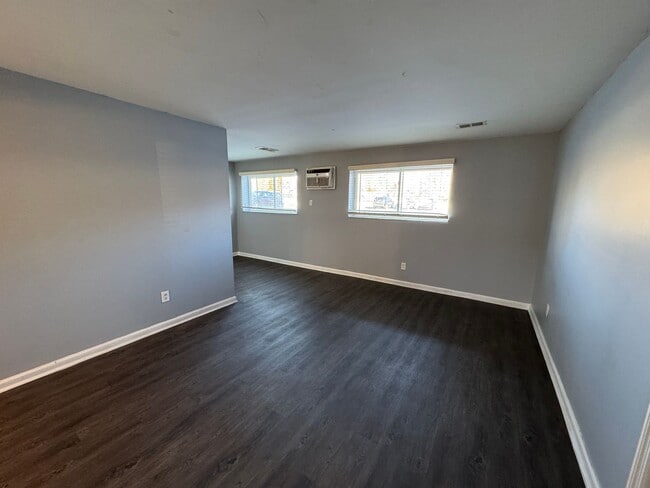 Building Photo - Warren Park 2 Bedroom Apartment