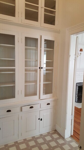 Building Photo - 627 Rose Ave