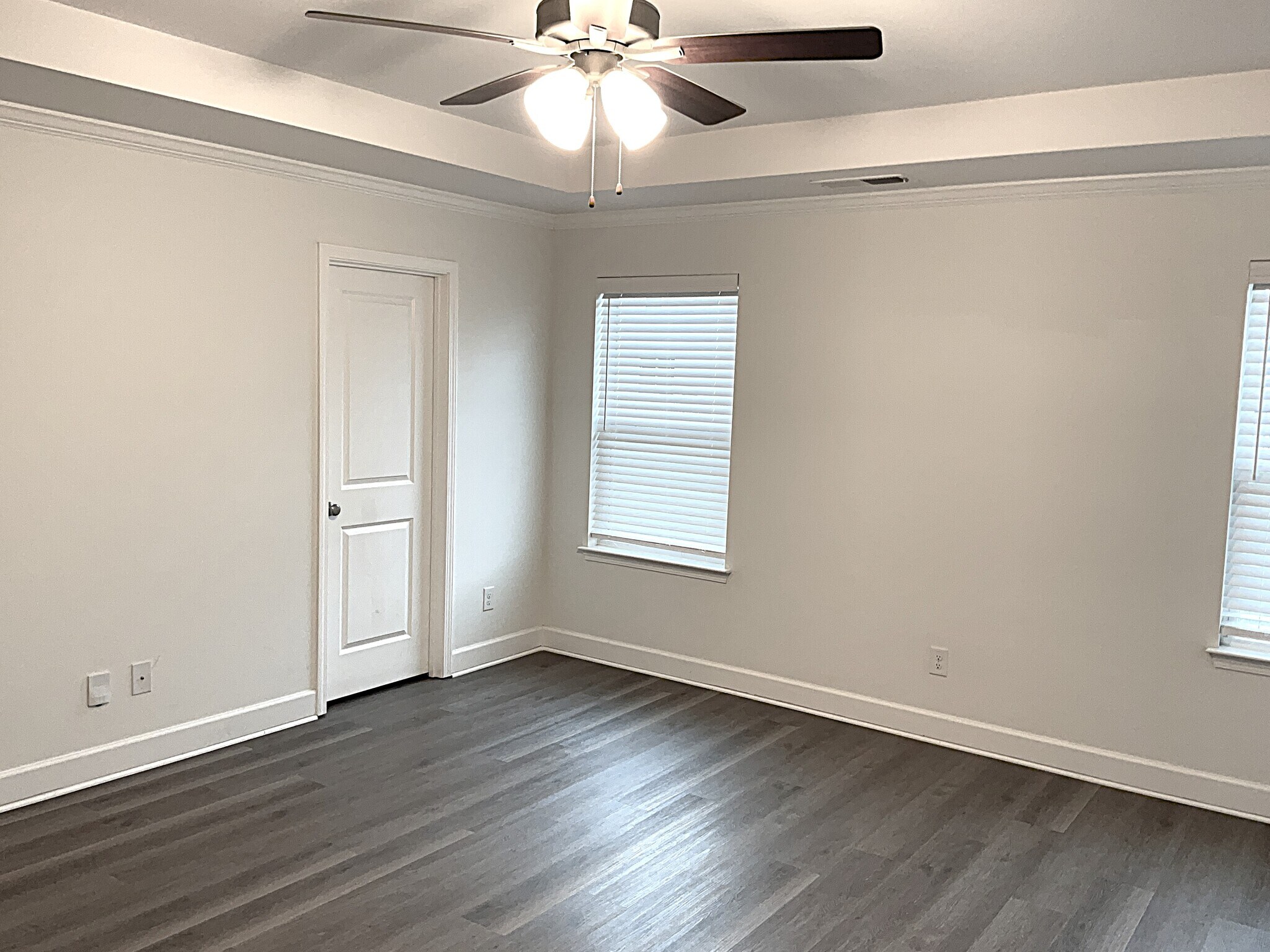 Building Photo - 5702 Lakemont Dr