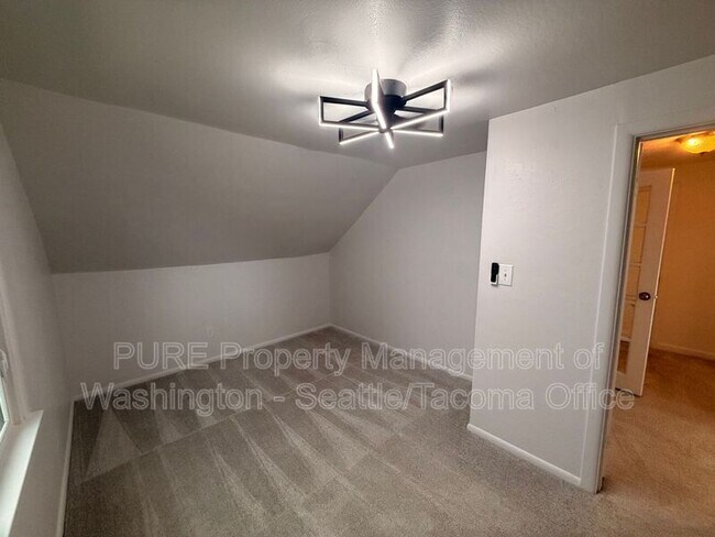 Building Photo - 3136 S 18th St