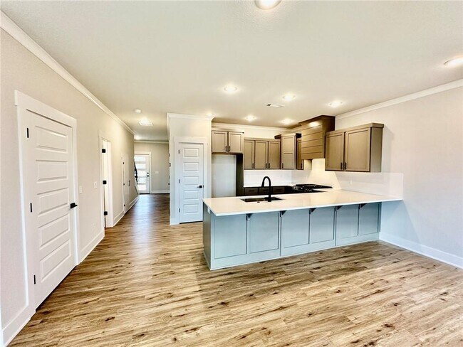 Building Photo - 2805 SW Hampshire Ave