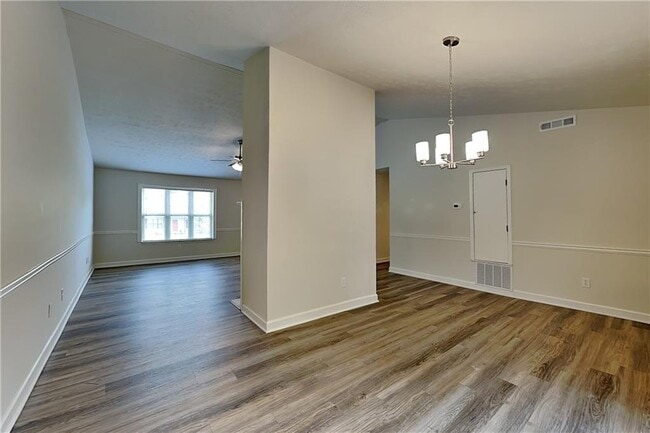 Building Photo - 607 River Bend Cir