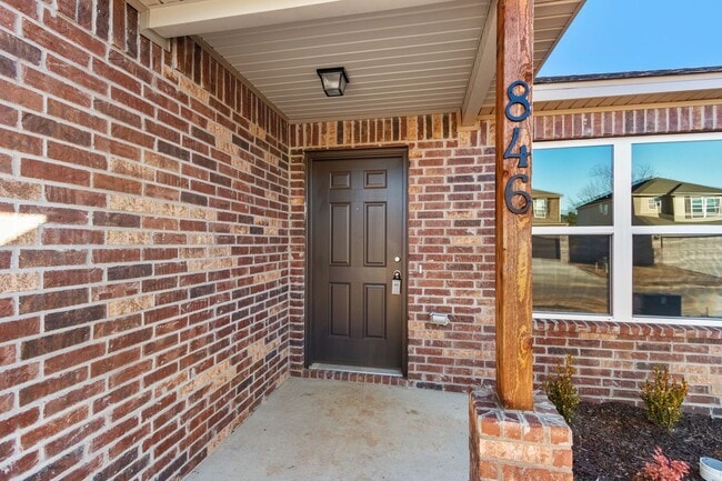 Building Photo - Brand new 3 bedroom, 2 bathroom home in Fayetteville, Arkansas