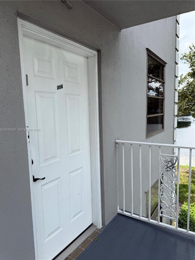 Building Photo - 1520 Whitehall Dr