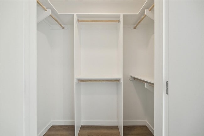 Building Photo - 1 Riva Row