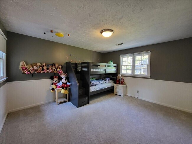 Building Photo - 363 Indian Hills Trail