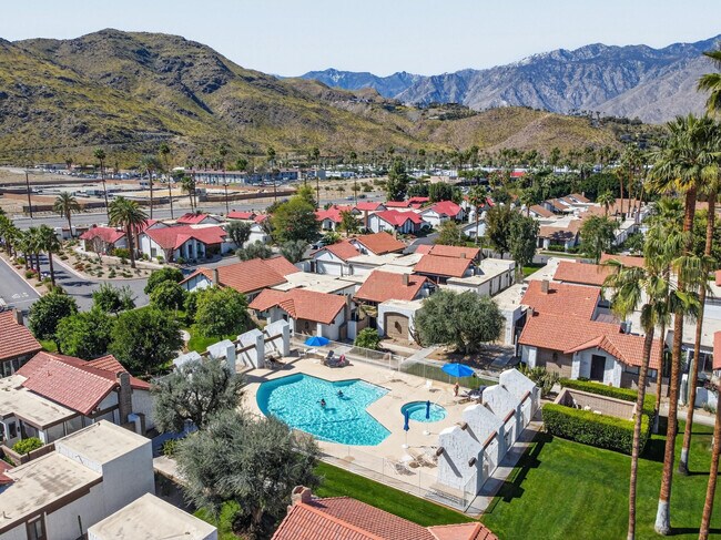 Building Photo - 2490 E Miramonte Cir