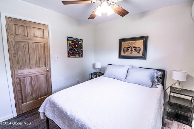 Building Photo - 297 W Circular St