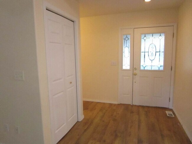 Building Photo - 3 Bedroom, 2 Bathroom Rambler located in A...