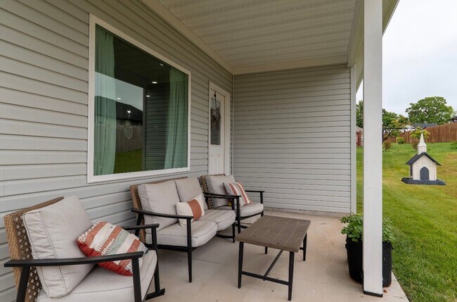 Building Photo - NEW LUXURY 4 BEDROOM 3 CAR GARAGE HOME IN OZARK MO! AVAILABLE 7/01/2026