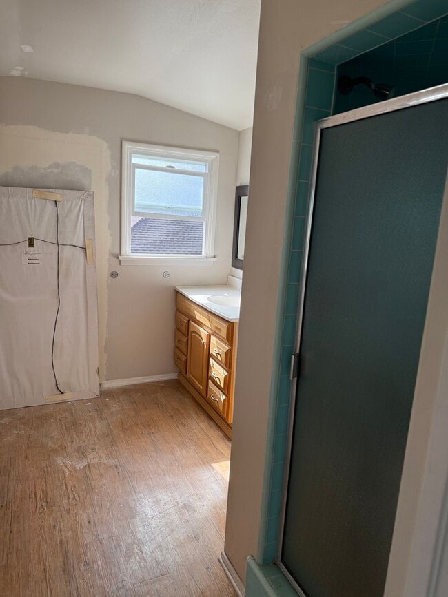 Building Photo - 2 Bedroom 2 Bath