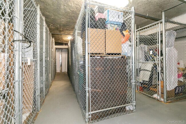 Building Photo - 12 Bond St