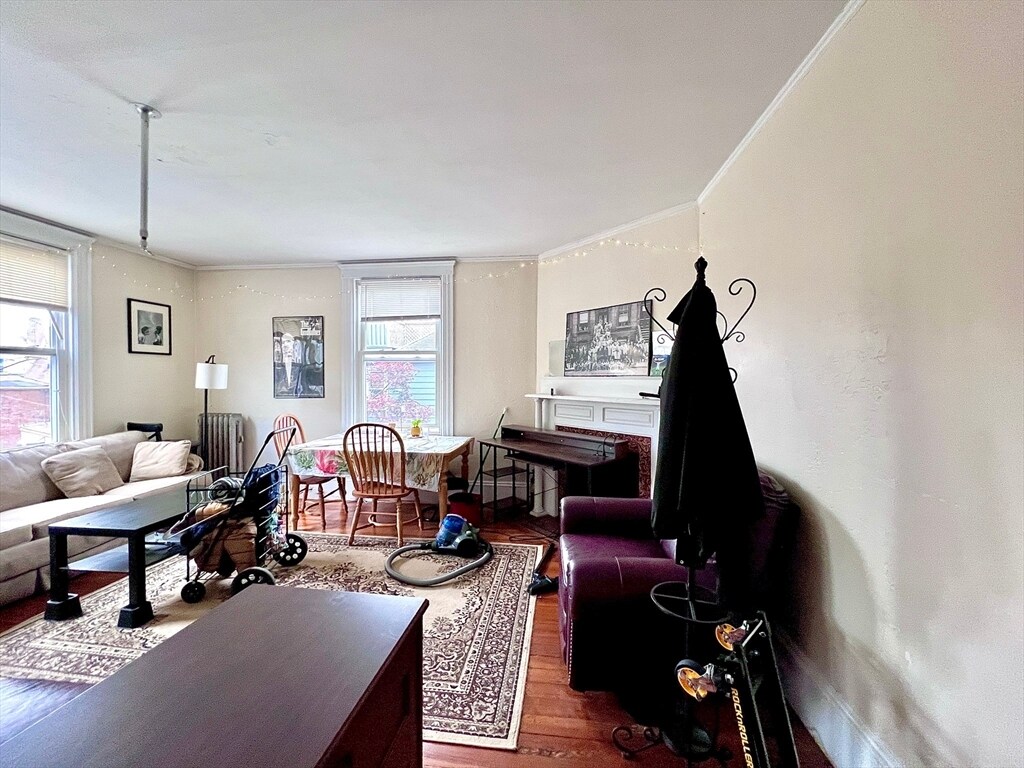 Building Photo - 148 Strathmore Rd