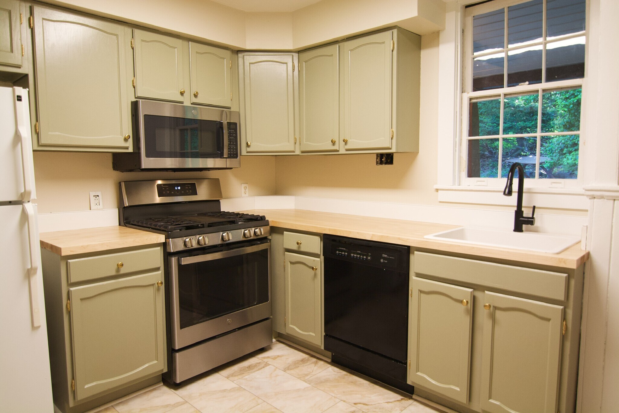 Building Photo - 327 Valley Brook Rd