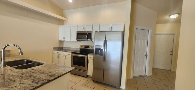 Building Photo - 3 bedroom 2 bath 1 car garage