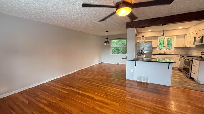Building Photo - 321 Heil Dr