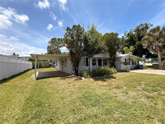 Building Photo - 812 Bayview Dr