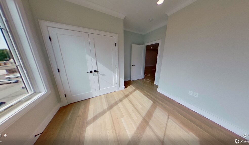 Building Photo - 100 Warren St