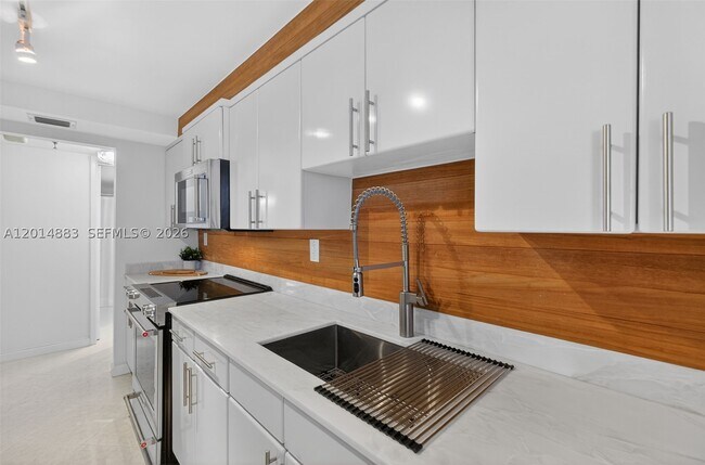 Building Photo - 2401 Collins Ave
