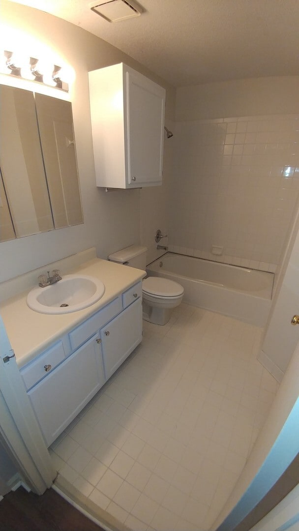 Building Photo - Nice 2 bedroom 2 bath condo - Great Location