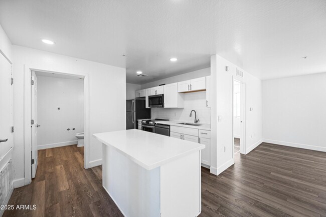 Building Photo - 3065 N 67th Ave