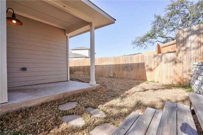 Building Photo - 280 Tequilana Pass