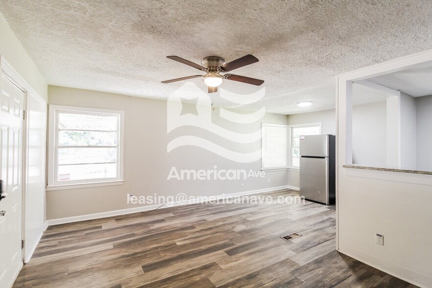 Building Photo - 4231 Searcy St