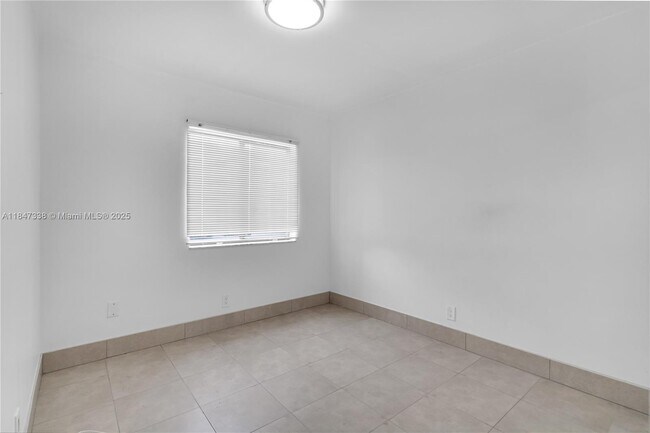 Building Photo - 11398 Royal Palm Blvd