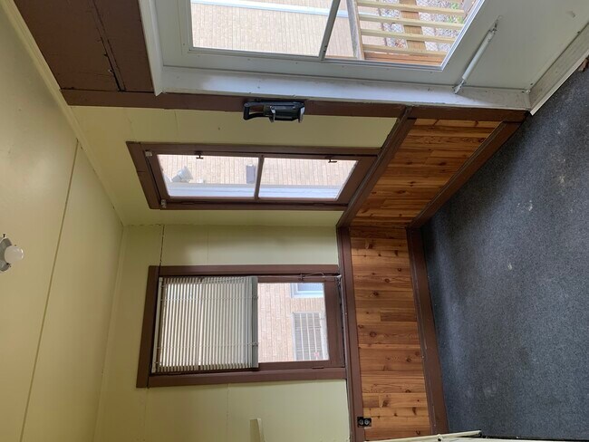 Building Photo - 228 Marengo Ave