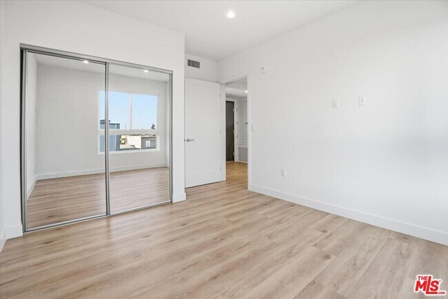 Building Photo - 1820 Prosser Ave