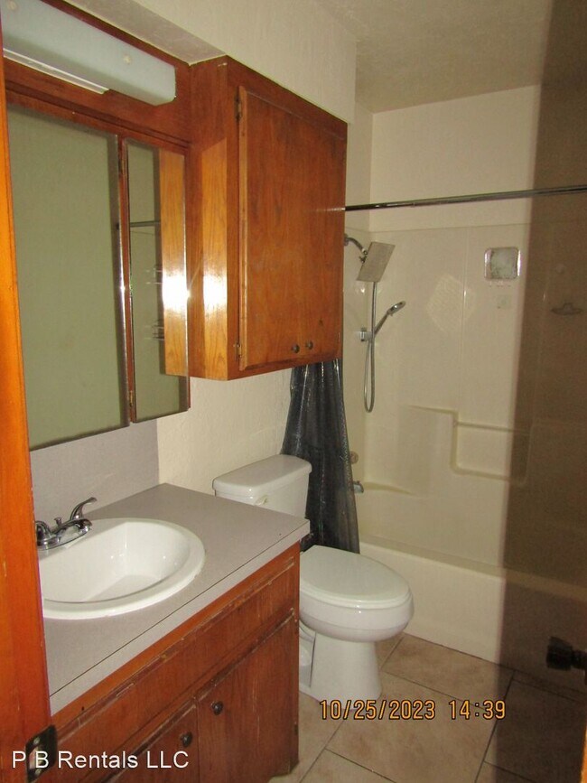 Building Photo - 2 br, 1 bath House - 401 NW 6th Street, Apt B