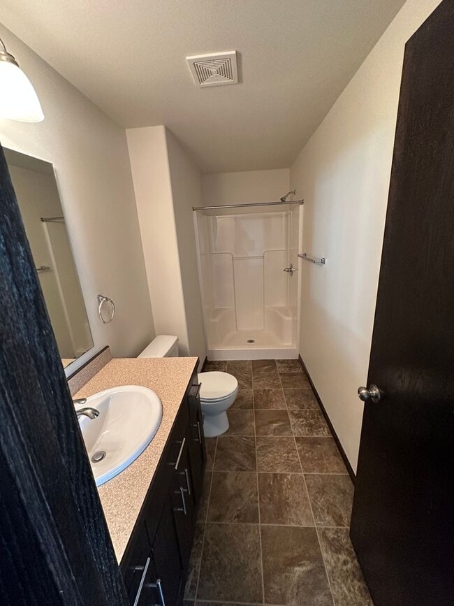 Building Photo - 3 Bed 3 Bath Twin Home