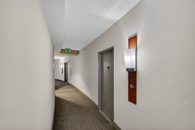 Building Photo - 1750 N Bayshore Dr