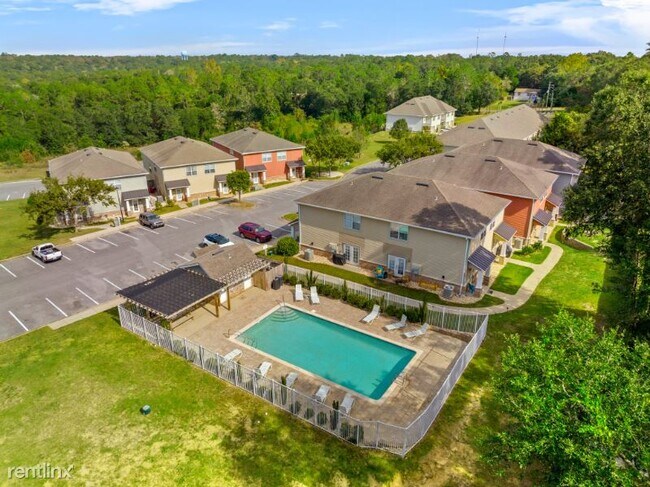 Building Photo - 2 br, 2.5 bath Townhome - 813 Arbor Lake Dr