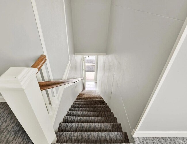 Building Photo - 303 S Washington St