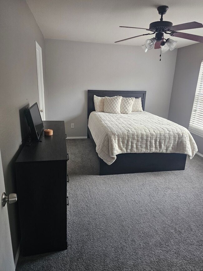 Building Photo - 3 BR/2.5BA | Updated Single Family Home | 2-Car Garage Parking | In Grand Prairie!